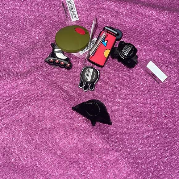 6 LOT CROC CHARMS - Picture 2 of 2